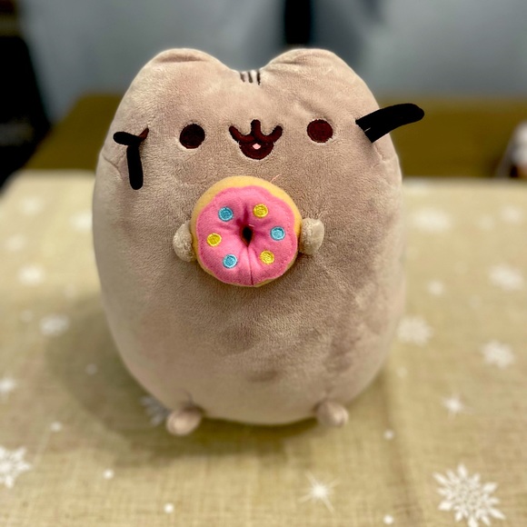 Pusheen medium plushed toy - Picture 1 of 1
